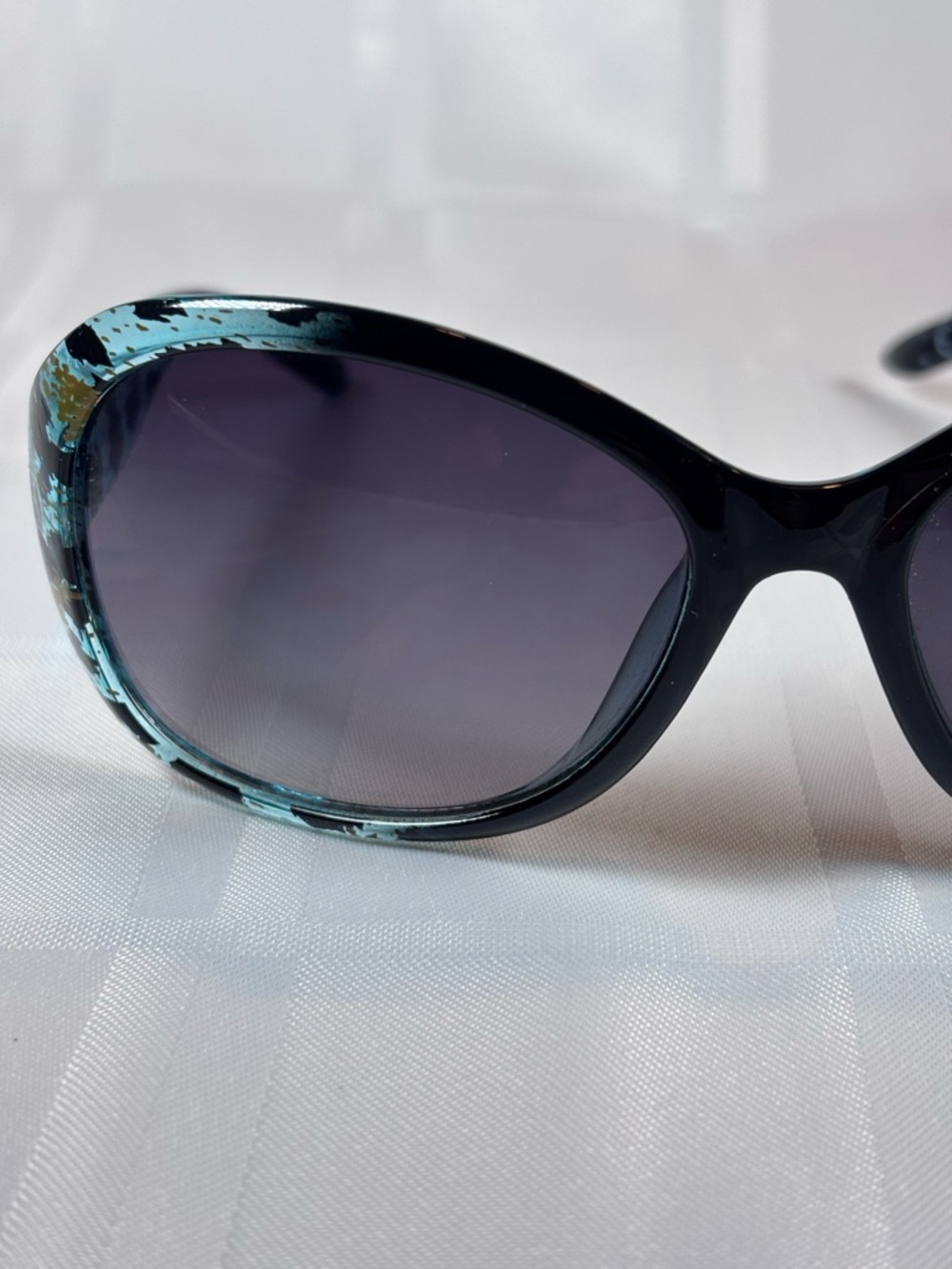 MUST BUNDLE 3 $5 ITEMS Black and BlueGreen Pattern Sunglasses - Picture 8 of 10